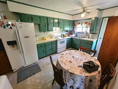 Meadow Creek WV. Lovely home sets above the New River. Four - photo 12