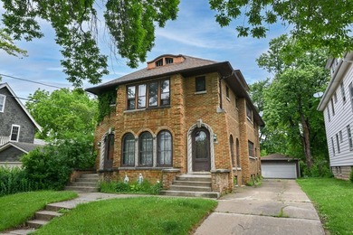 Rare opportunity to own a classic brick duplex in sought-after - photo 3