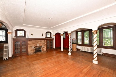 Rare opportunity to own a classic brick duplex in sought-after - photo 4