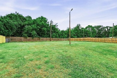 Welcome to 4 Front Street! Step inside this inviting 2-bedroom - photo 19
