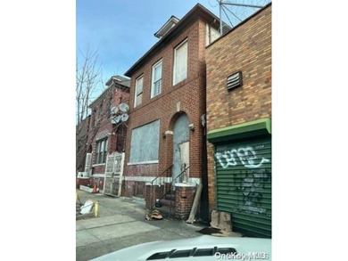 East River - Bronx County  Townhome/Townhouse Sale Pending in Bronx New York