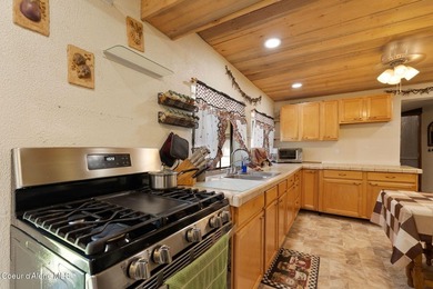 Tucked into the hillside just 26 minutes from Sandpoint, this - photo 8