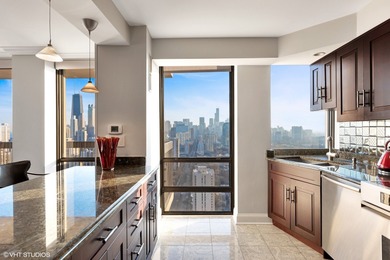 Don't miss out on this elegant and sophisticated Corner Unit! A