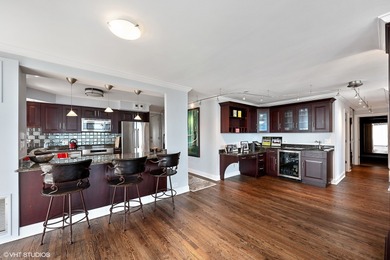 Don't miss out on this elegant and sophisticated Corner Unit! A