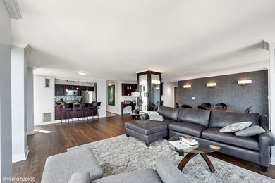 Don't miss out on this elegant and sophisticated Corner Unit! A