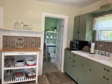 29 Prescott Street offers 975 square feet of well-maintained - photo 4