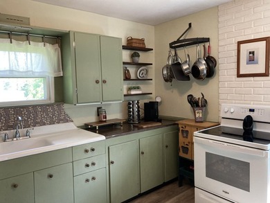 29 Prescott Street offers 975 square feet of well-maintained - photo 6