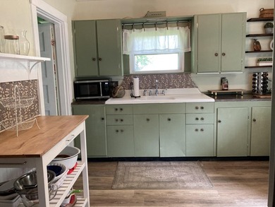 29 Prescott Street offers 975 square feet of well-maintained - photo 7