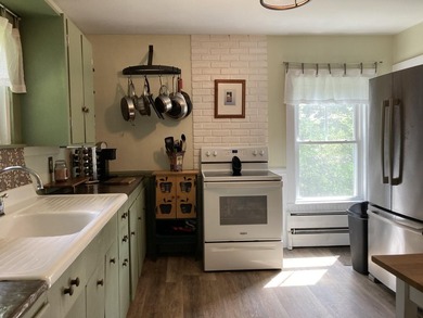 29 Prescott Street offers 975 square feet of well-maintained - photo 8