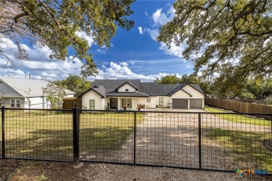 Lake Home For Sale in Canyon Lake, Texas