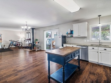 Beautifully updated Stansbury Park home in a prime location near - photo 4