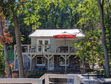 Fully furnished lake cottage!   - Lake Home For Sale in Norwood, North Carolina