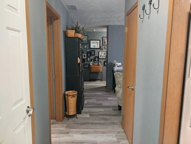 Beautiful, Brick Move-In Ready Condo! This well-maintained - photo 25