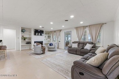 Welcome to the epitome of a Lake Waccamaw waterfront cottage - photo 8