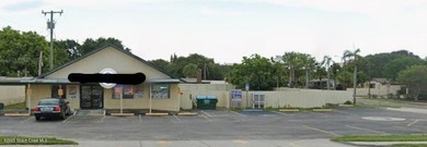 Commercial building and BONUS LOT with outstanding exposure on - photo 2