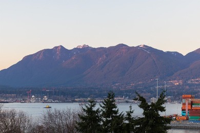 This two-level, 1 bedroom (potential for 2) Gastown loft sits on - photo 28