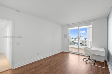 High-floor residence with northeast exposure and panoramic ocean