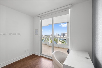 High-floor residence with northeast exposure and panoramic ocean