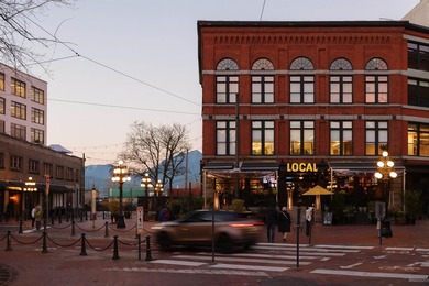 This two-level, 1 bedroom (potential for 2) Gastown loft sits on - photo 37
