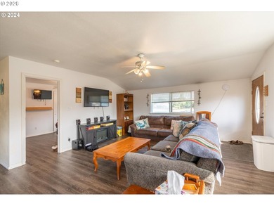 Coastal charm meets fun, lofty vibes in this multi-family home - photo 14