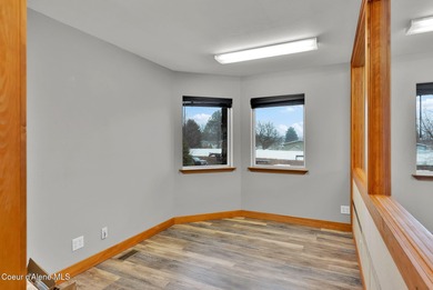 Office/Industrial Building in Warren K Park on a fully fenced