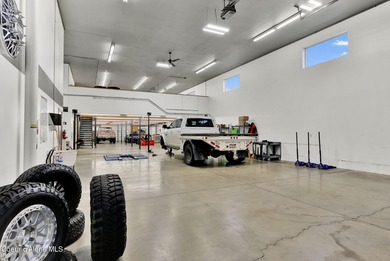 Office/Industrial Building in Warren K Park on a fully fenced
