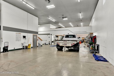 Office/Industrial Building in Warren K Park on a fully fenced