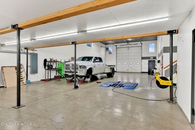Office/Industrial Building in Warren K Park on a fully fenced