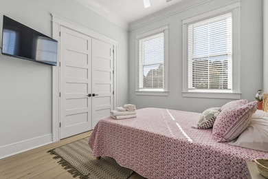 Waterfront six-bedroom, six-bathroom, custom-built 2024 - photo 30
