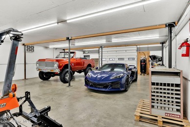 Office/Industrial Building in Warren K Park on a fully fenced