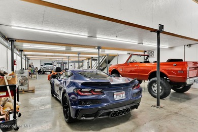 Office/Industrial Building in Warren K Park on a fully fenced