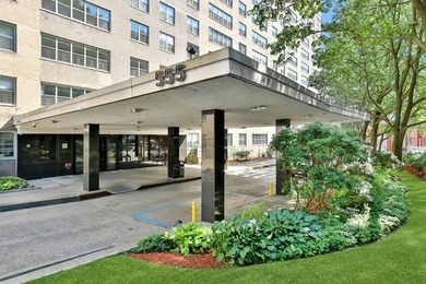 Bright & Spacious 2-Bd. Co-op with 24-hr. Doormen, Swimming Pool - photo 3