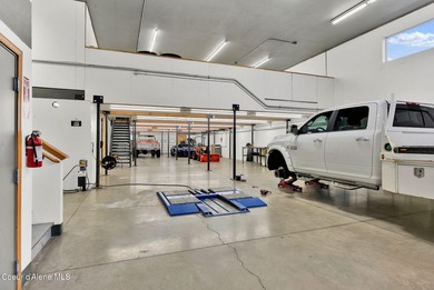 Office/Industrial Building in Warren K Park on a fully fenced