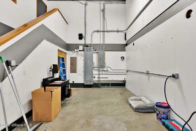 Office/Industrial Building in Warren K Park on a fully fenced