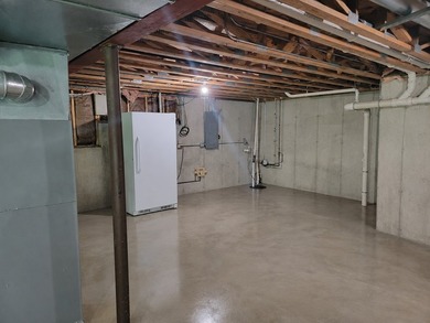 Welcome to 1661 Kensington Drive, nestled on the eastern edge of - photo 42