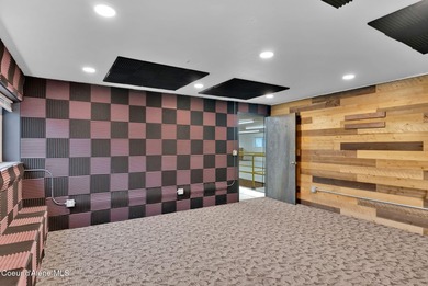 Office/Industrial Building in Warren K Park on a fully fenced