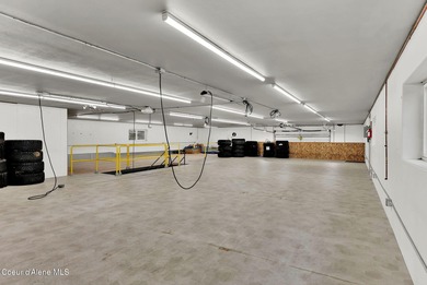 Office/Industrial Building in Warren K Park on a fully fenced