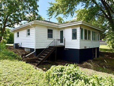 RARE TURNKEY ROCK RIVER COTTAGE! Fully renovated 3 bedroom, 1 - photo 14