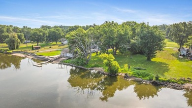 RARE TURNKEY ROCK RIVER COTTAGE! Fully renovated 3 bedroom, 1 - photo 21