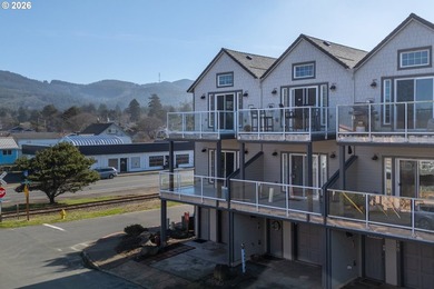 Welcome to this beautifully appointed 2-bedroom, 3-bathroom - photo 2