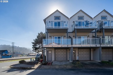 Welcome to this beautifully appointed 2-bedroom, 3-bathroom - photo 3