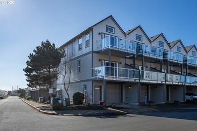 Welcome to this beautifully appointed 2-bedroom, 3-bathroom - photo 4