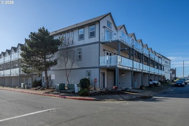 Welcome to this beautifully appointed 2-bedroom, 3-bathroom - photo 5