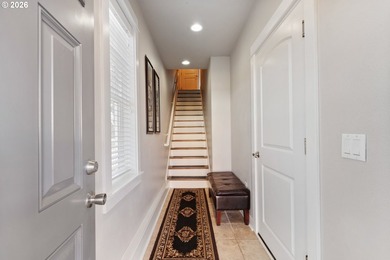 Welcome to this beautifully appointed 2-bedroom, 3-bathroom - photo 7