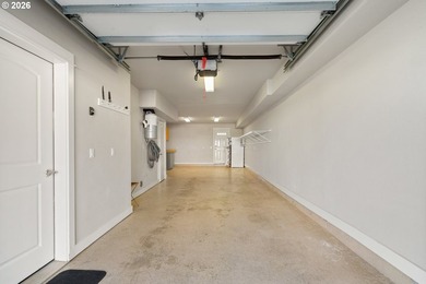 Welcome to this beautifully appointed 2-bedroom, 3-bathroom - photo 8