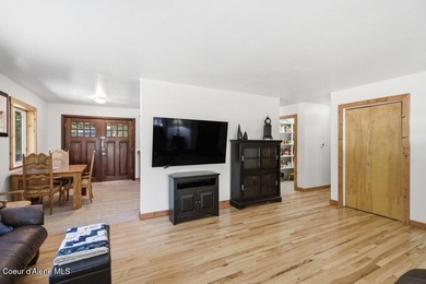 Charming and beautifully maintained home on 1.5 acres in the - photo 32