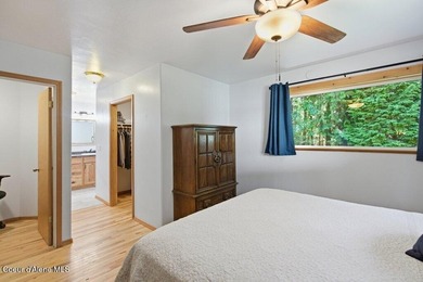 Charming and beautifully maintained home on 1.5 acres in the - photo 44