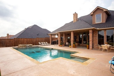 Stunning traditional 5-bed, 4-bath home with open main living - photo 4