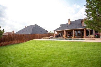 Stunning traditional 5-bed, 4-bath home with open main living - photo 5