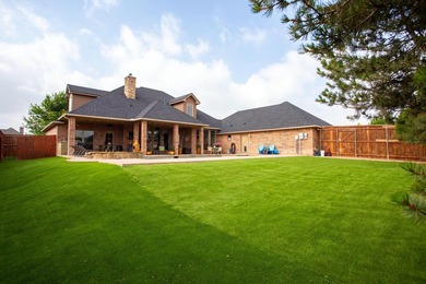 Stunning traditional 5-bed, 4-bath home with open main living - photo 6